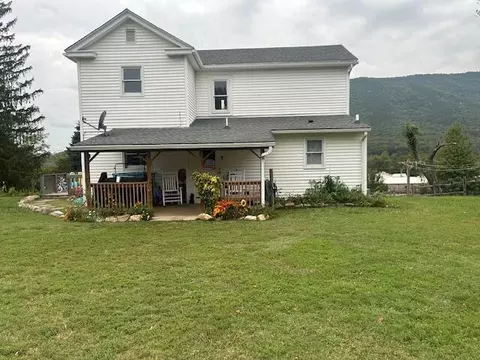 Exterior - 36 Boyd St, Buchanan, VA 24066 photo 3 of 9