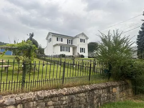 Exterior - 36 Boyd St, Buchanan, VA 24066 photo 2 of 9