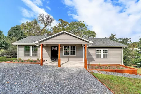 1005 S Pollard St, Vinton, VA 24179