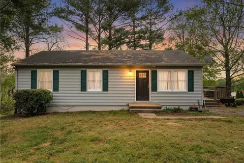 3302 Ridgerun Dr NE, Roanoke, VA 24012