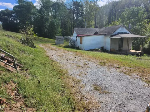 8727 W Lynchburg Salem Tpke, Thaxton, VA 24174