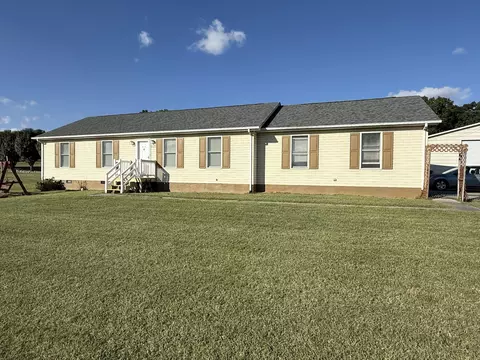1111 Stratford Dr, Bedford, VA 24523