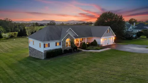 1989 Mountain View Rd, Vinton, VA 24179