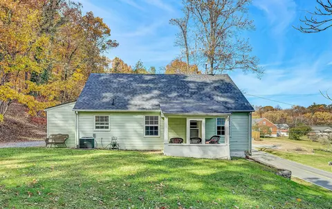 4401 Yellow Mountain Rd, Roanoke, VA 24014