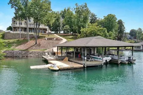 803 Compass Cove Cir, Moneta, VA 24121