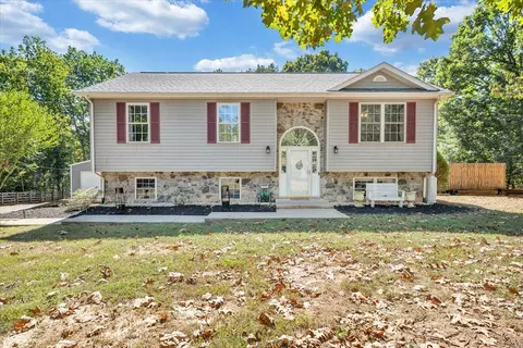 1063 Colony Ct, Moneta, VA 24121