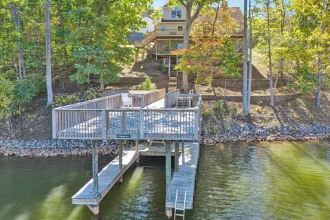 316 Woodland Cove Dr, Moneta, VA 24121