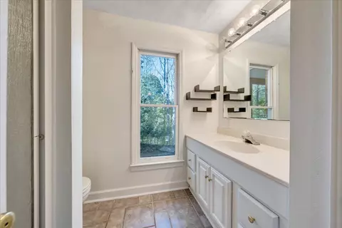 Bath - 5539 Highfields Rd, Roanoke, VA 24018 photo 7 of 7