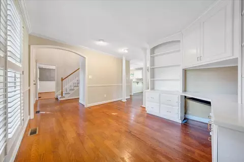 Living - 5539 Highfields Rd, Roanoke, VA 24018 photo 2 of 12