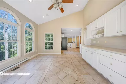 Entry Way - 5539 Highfields Rd, Roanoke, VA 24018 photo 7 of 14
