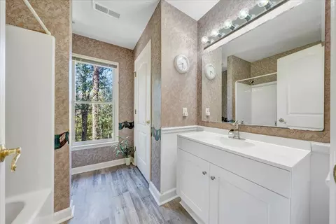 Bath - 5539 Highfields Rd, Roanoke, VA 24018 photo 6 of 7