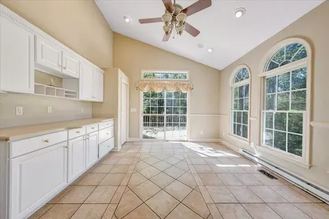 Entry Way - 5539 Highfields Rd, Roanoke, VA 24018 photo 4 of 14