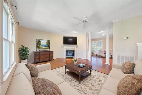 Living - 5539 Highfields Rd, Roanoke, VA 24018 photo 3 of 12
