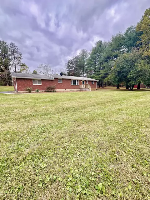 401 Broken Arrow Ln, Covington, VA 24426