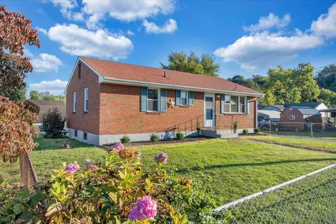 1608 Eddy Ave, Salem, VA 24153