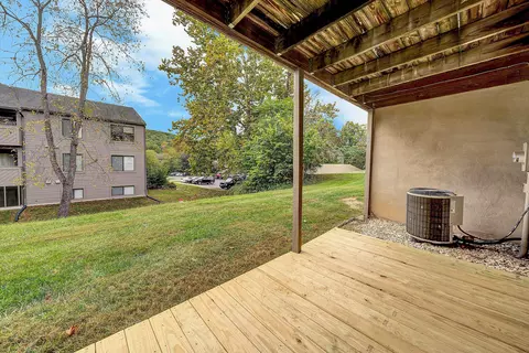 Exterior - 7313 Maple Ct SW, Roanoke, VA 24018 photo 4 of 9