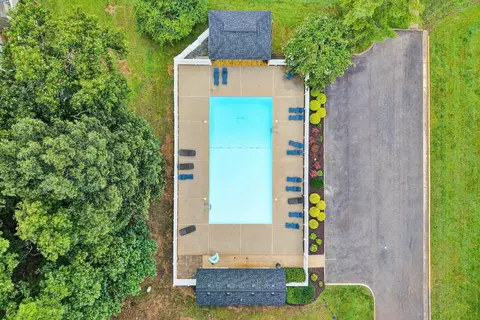 Exterior - 7313 Maple Ct SW, Roanoke, VA 24018 photo 7 of 9