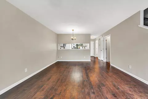 Living - 7313 Maple Ct SW, Roanoke, VA 24018 photo 3 of 4