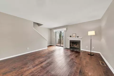 Living - 7313 Maple Ct SW, Roanoke, VA 24018 photo 2 of 4