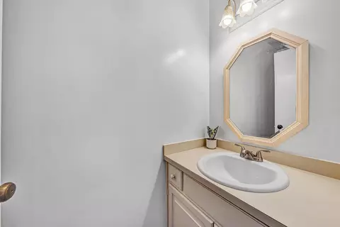 Bath - 7313 Maple Ct SW, Roanoke, VA 24018 photo 1 of 4