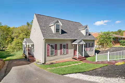 2918 Green Ridge Rd, Roanoke, VA 24019
