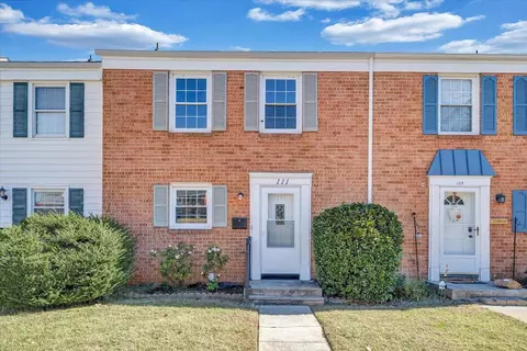 111 Southampton Dr, Vinton, VA 24179