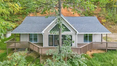 5613 Midway Dr, Roanoke, VA 24018