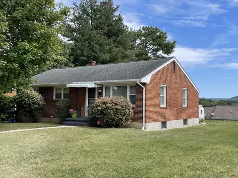 518 Pine St, Vinton, VA 24179 photo 3