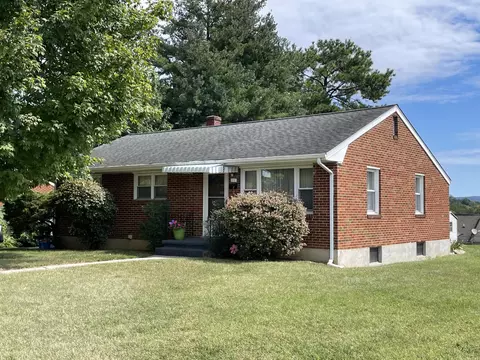 518 Pine St, Vinton, VA 24179