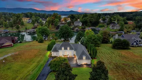 6 Compass, Moneta, VA 24121