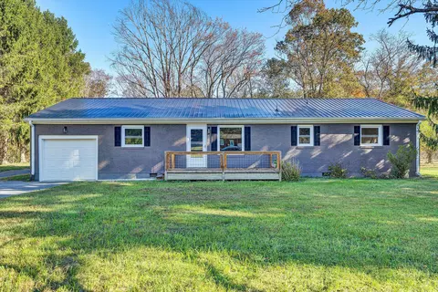 Exterior - 304 Broken Arrow Ln, Covington, VA 24426 photo 2 of 12