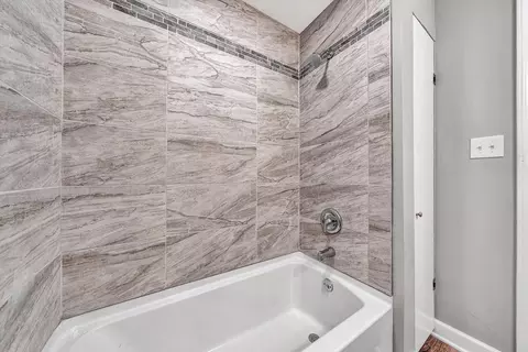 Bath - 304 Broken Arrow Ln, Covington, VA 24426 photo 2 of 4