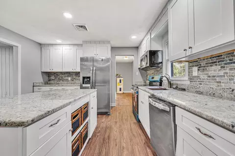 Kitchen - 304 Broken Arrow Ln, Covington, VA 24426 photo 6 of 7