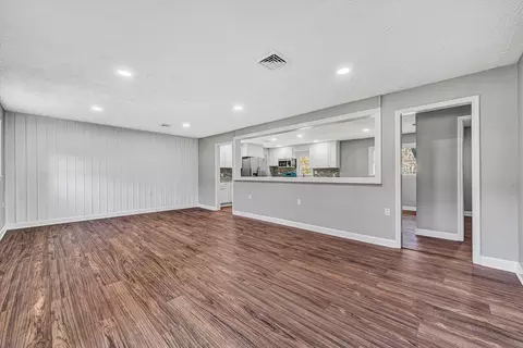 Living - 304 Broken Arrow Ln, Covington, VA 24426 photo 1 of 3