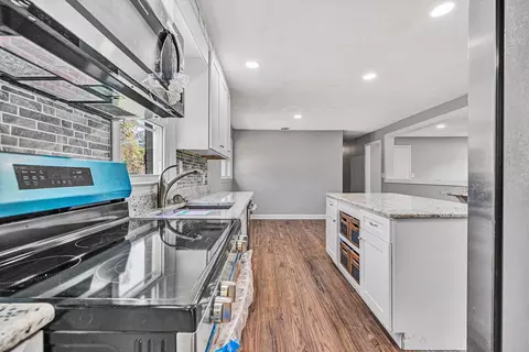 Kitchen - 304 Broken Arrow Ln, Covington, VA 24426 photo 7 of 7