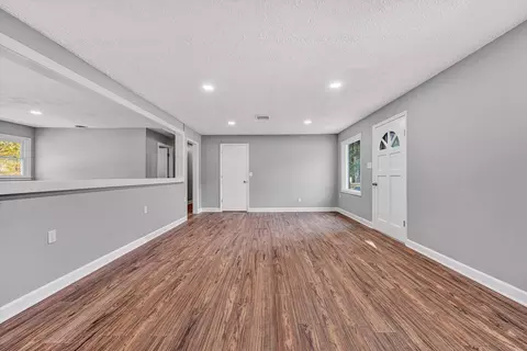 Living - 304 Broken Arrow Ln, Covington, VA 24426 photo 2 of 3