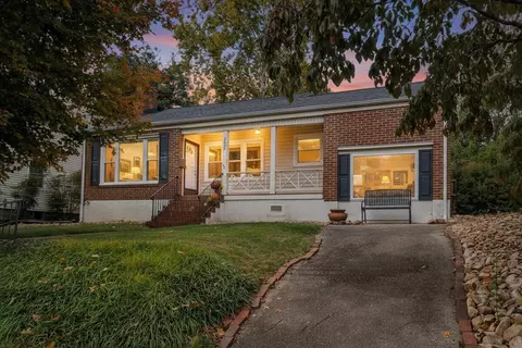 2629 Fairway Dr SW, Roanoke, VA 24015