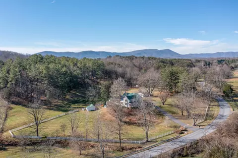 649 Shawnee Trl, Troutville, VA 24175