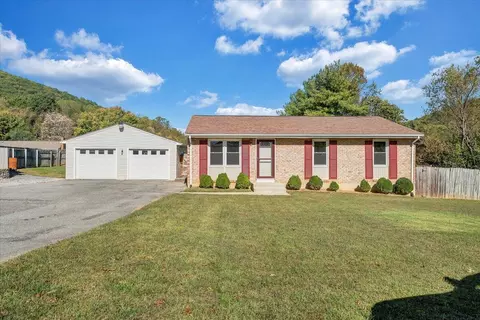 39 Chatham Cir, Roanoke, VA 24019