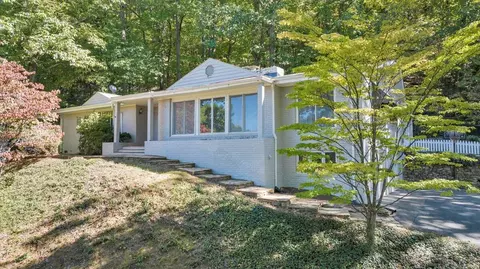 2644 Robin Hood Rd SE, Roanoke, VA 24014