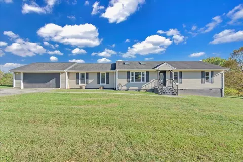 282 Lakeview Dr, Roanoke, VA 24012