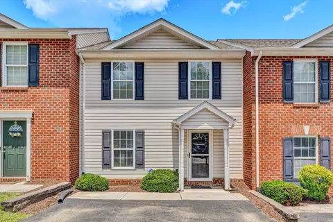 6825 Woodcreeper Dr, Roanoke, VA 24019
