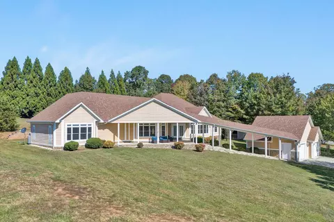 537 Calypso Rd, Moneta, VA 24121