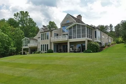 160 Island Green Dr #8, Penhook, VA 24137