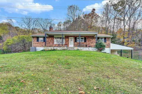 7796 Newport Rd, Catawba, VA 24070