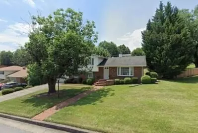 5820 Castle Rock Rd, Roanoke, VA 24018