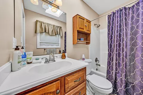 Bath - 5625 Legate Dr, Roanoke, VA 24019 photo 2 of 3