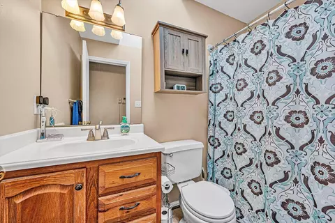 Bath - 5625 Legate Dr, Roanoke, VA 24019 photo 1 of 3