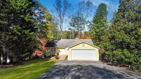 1225 Pats Dr, Moneta, VA 24121