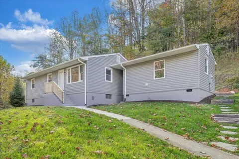 8633 Grassy Hill Rd, Boones Mill, VA 24065